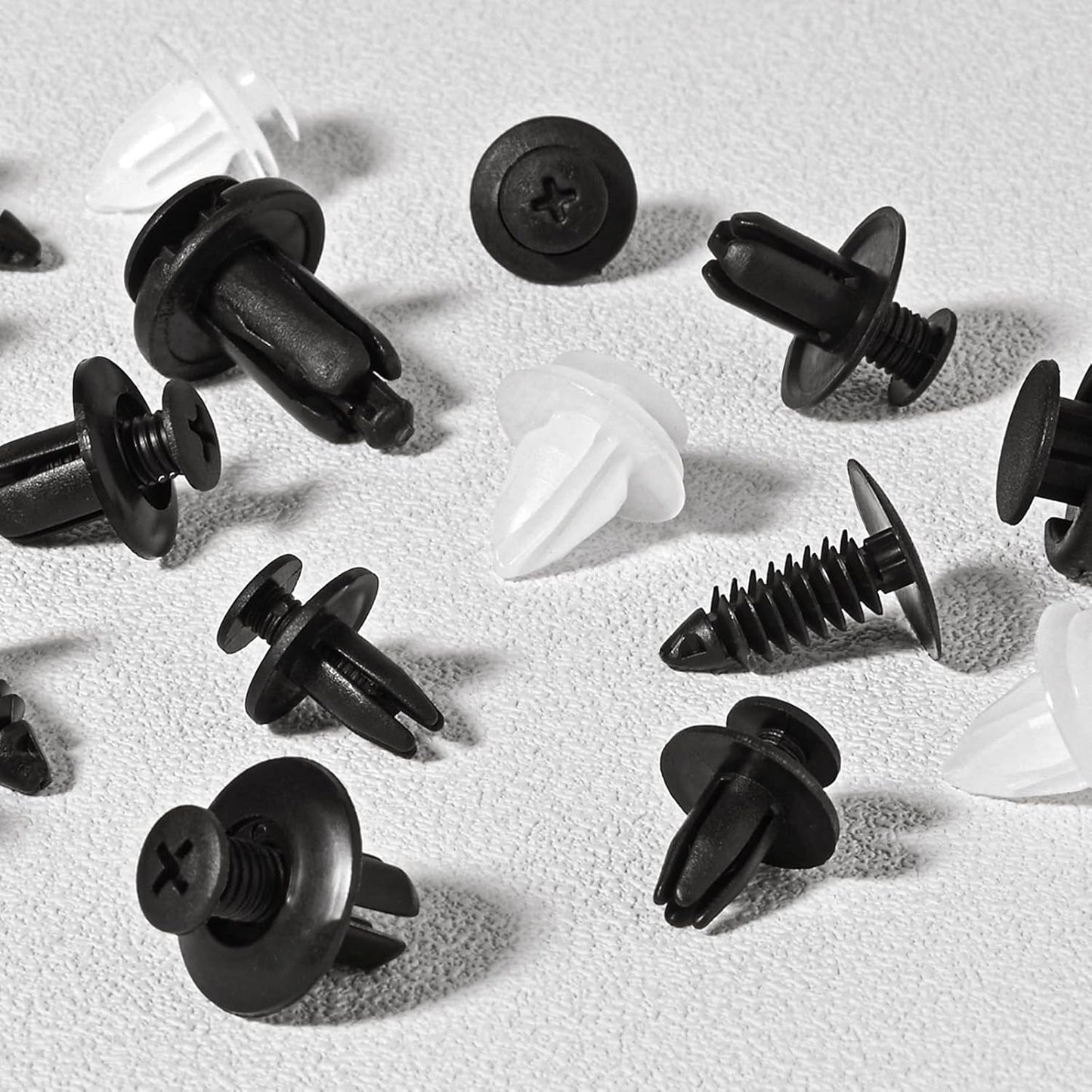 Set di clips voiture per auto - 6 diverse tipologie di clip per rivestimenti porta e clip in plastica per paraurti universali, inclusi i set di fissaggio della carrozzeria con rivetti a espansione.