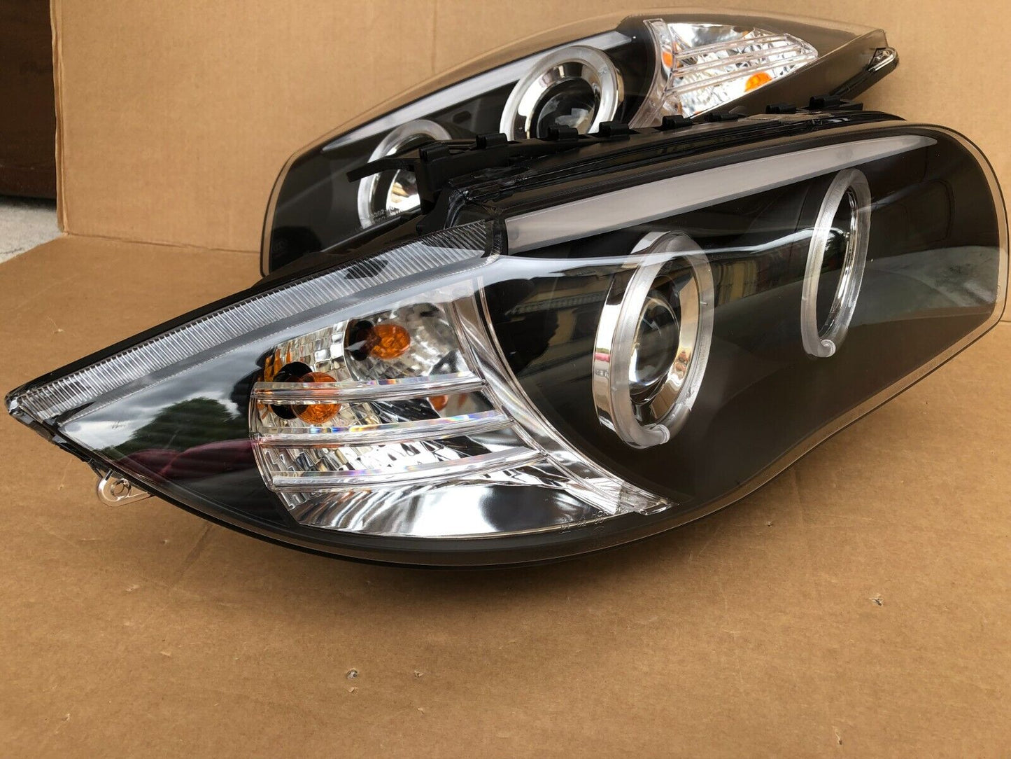 FARI ANTERIORI LED ANGEL EYES NERO PER BMW E81 E82 E87 E88 04-11 SERIE 1 FANALI