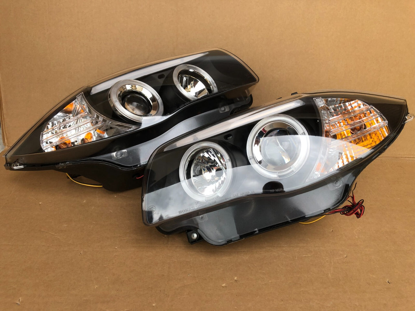 FARI ANTERIORI LED ANGEL EYES NERO PER BMW E81 E82 E87 E88 04-11 SERIE 1 FANALI