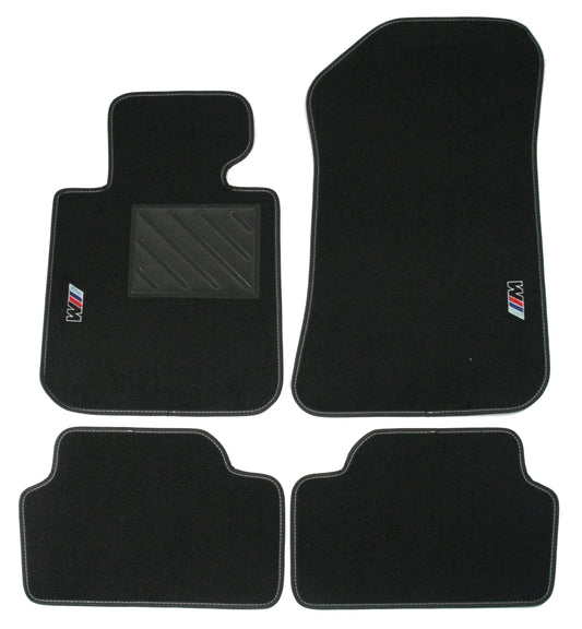 Tappetini compatibili per Serie 1 E87 dal 2004 al 2013 con logo ricamato e battitacco (2 ricami), Nero, per Autovettura